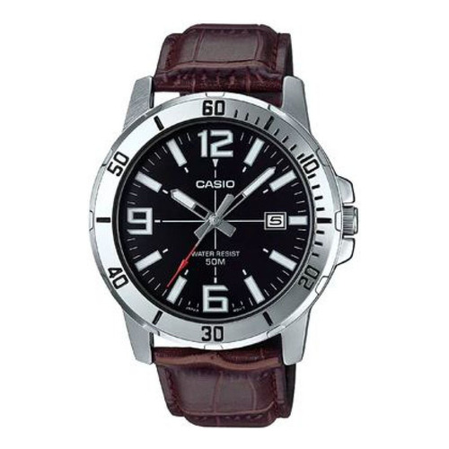 Reloj de pulsera Casio Dress MTP-VD01sg1-B de cuerpo color plateado, analógico, para hombre, fondo negro, con correa de cuero color marrón, agujas color gris, blanco y rojo, dial blanco y plateado, minutero/segundero gris, bisel color plateado y hebilla simple