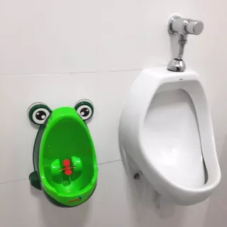 Mictorio Infantil Interativo Sapo Sapinho Troninho Menino Cor Verde