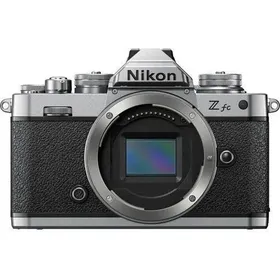 Cámara Nikon Z fc Kit de un lente NIKKOR Z DX 16-50mm f/3.5-6.3 VR, Color Plata
