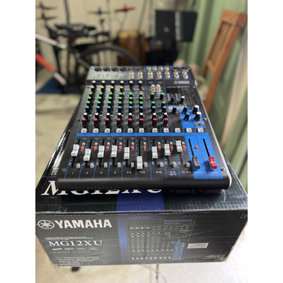 Consola Yamaha Mg12xu De Mezcla 100v/240v