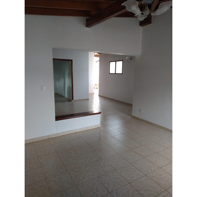 Vendo Casa Grande Negociable - Excelente Ubicacion