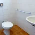 Soporte de pared con asa de barra para baño, 60 cm, sujetador para personas mayores y discapacitadas, color blanco