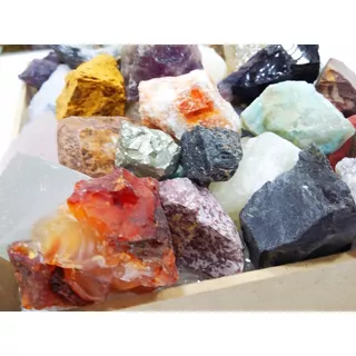 35 Pedras Brutas Grandes+caixa De Madeira Presente P/ Natal
