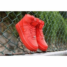 tenis rojos de bota