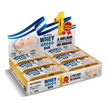 Suplemento em barra Nutrata  Barra de proteina Whey Grego Bar proteínas Whey Grego Bar sabor  beijinho em caixa de 480g  pacote x 12 u