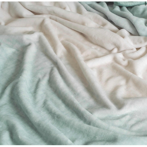 Cobertor Ligero Individual / Matrimonial Abadia Vianney Color Celeste Diseño De La Tela Degradado Celeste