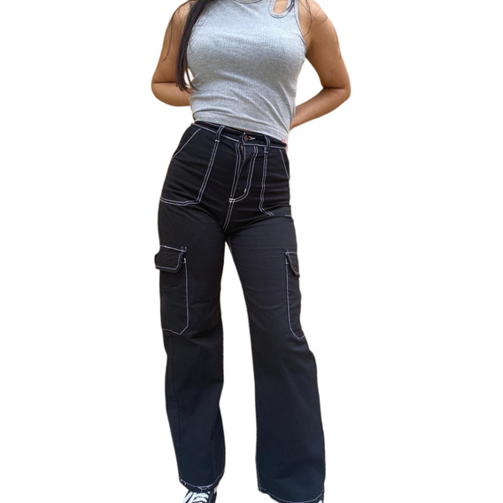 Jean Modelo Wide Leg Cargo Con  Hilo Blanco