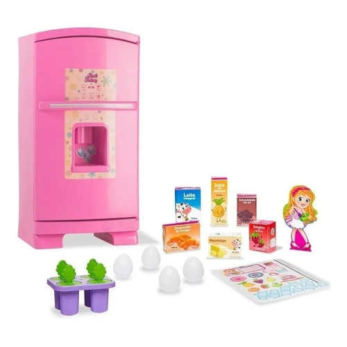 Refrigerador infantil: sueño de una niña jugando en la cocina grande