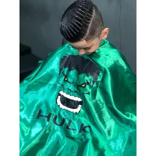 Capa Pra Corte De Cabelo Infantil Cetim Estampada Barbeiro Cor Hulk Capa Infantil
