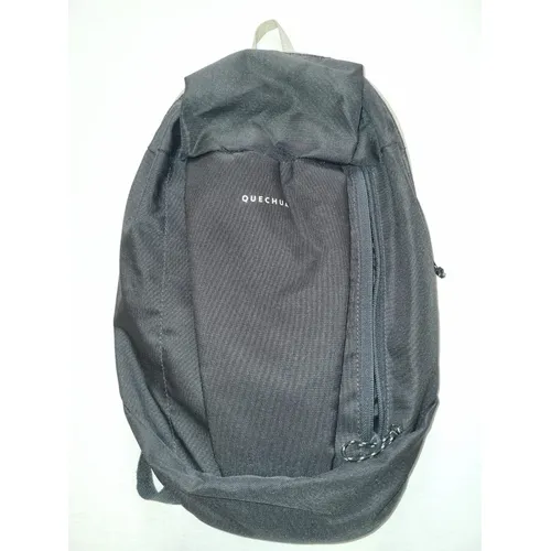 Morral trekking Quechua Arpenaz 10 litros color negro dise o liso