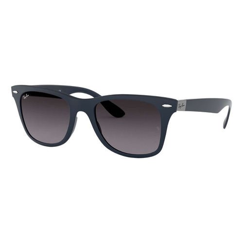 Anteojos de sol Ray-Ban Wayfarer Liteforce Standard con marco de liteforce color matte blue, lente grey de policarbonato degradada, varilla matte blue de liteforce - RB4195