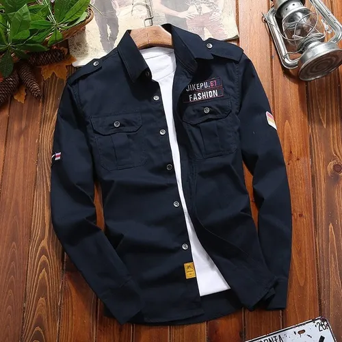 Camisa militar negra hombre sale