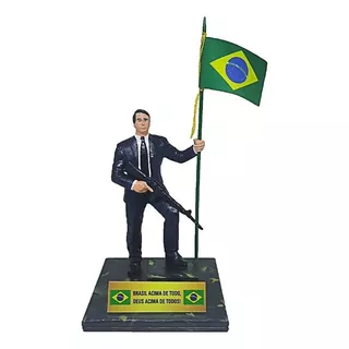 Boneco Presidente Bolsonaro Com Bandeira E Fuzil