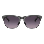 Óculos de sol Oakley Sol Frogskins Lite Standard armação de o matter cor matte black, lente grey de plutonite prizm/degradada, haste matte black de o matter - OO9374