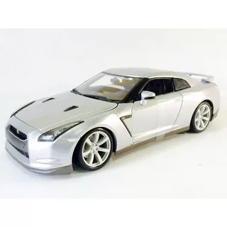 Miniatura Carro Nissan Gt-r 2009 - Prata - 1:18 - Burago Cor Prateado