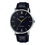 Reloj de pulsera Casio Dress MTP-VT01 de cuerpo color plateado, analógico, para hombre, fondo negro, con correa de cuero color negro, agujas color dorado, dial dorado, bisel color plateado y hebilla s