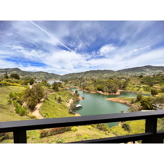 Espectacular Casa Finca En Venta Sobre Vía En El Peñol Ant. (airbnb).