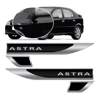 Par Emblema Lateral Paralama Porta Gm Astra 99 2000 2001 2002 2003 2004 2005 2006 2007 2008 2009 2010 2011