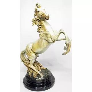 Estatueta Em Resina Representando Cavalo