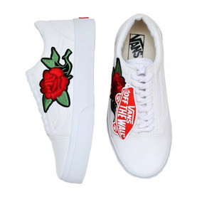 tenis vans flor vermelha