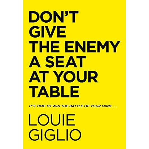 Don't Give The Enemy A Seat At Your Table : It's Time To Win The Battle Of Your Mind..., De Louie Giglio. Editorial Thomas Nelson Publishers, Tapa Dura En Inglés