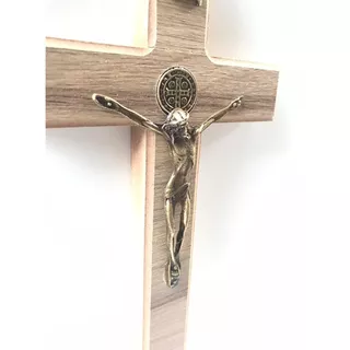 Cruz Crucifixo Madeira Parede São Bento Com Cristo - 23,0cm