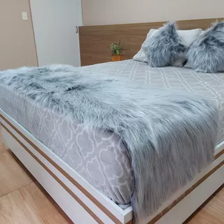 Peseira Decorativa Cama Queen Casal Pelúcia Pelo Alto 7 Cm Cor Jabuticaba (cinza) Desenho Do Tecido Pelo Alto - 2,00x0,50m