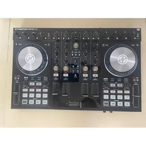 Controlador DJ Native Instruments Traktor Kontrol S4 MK2 Controlador DJ Native Instruments Traktor Kontrol S4 MK2