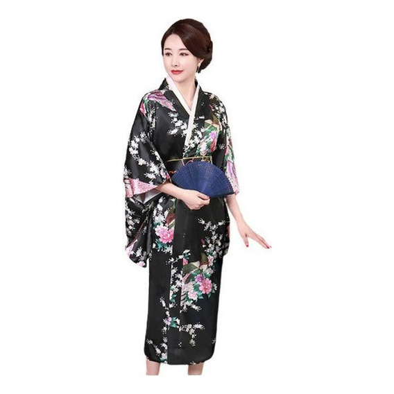 A Kimono Tradicional Japonés For Mujer. .