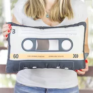 Almohadón Grande Cassette Vintage Negro