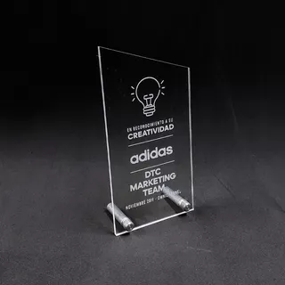 Reconocimiento Premio Acrilico 15x20 Cm Con Patas Aluminio
