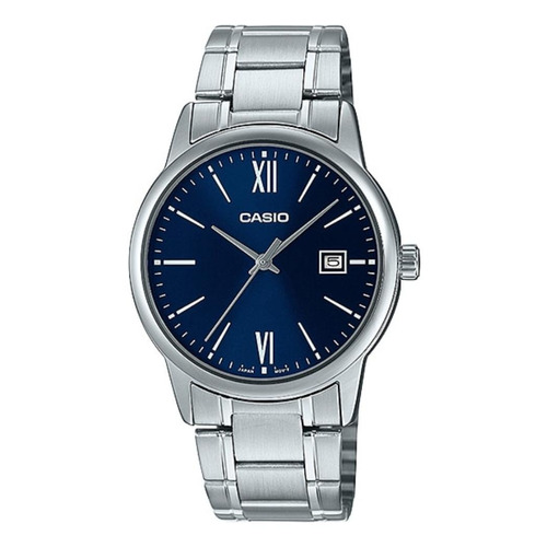 Reloj pulsera Casio MTP-V002 con correa de acero inoxidable color gris - fondo azul