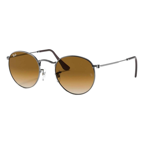 Anteojos de sol Ray-Ban Round Oval Flat Lenses Large, color marron con marco de metal color polished gunmetal, lente light brown de cristal degradada, varilla polished gunmetal de metal - RB3447N