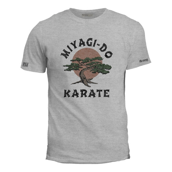 Camiseta Estampada Miyagi Dojo Karate Kid Logo Hombre Igk