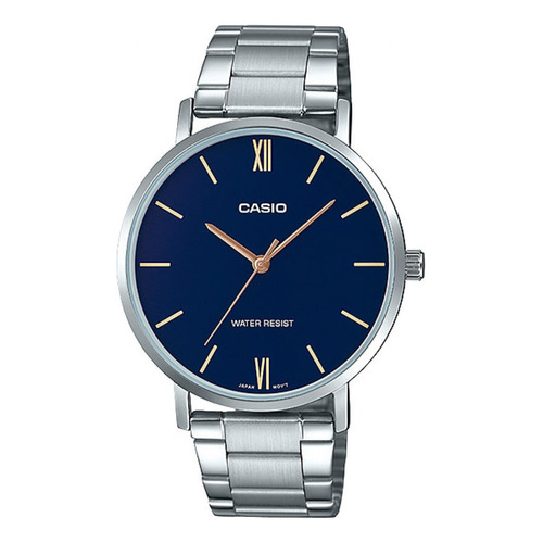 Reloj pulsera Casio MTP-VT01 con correa de acero inoxidable color plateado - fondo azul