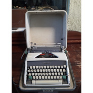 Máquina De Escrever Alemã Antiga Olympia De Luxe Portátil