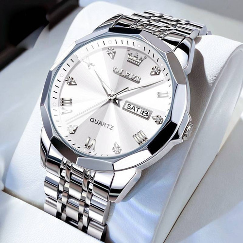 Reloj pulsera Olevs 9931 con correa de acero inoxidable color plateado - fondo blanco