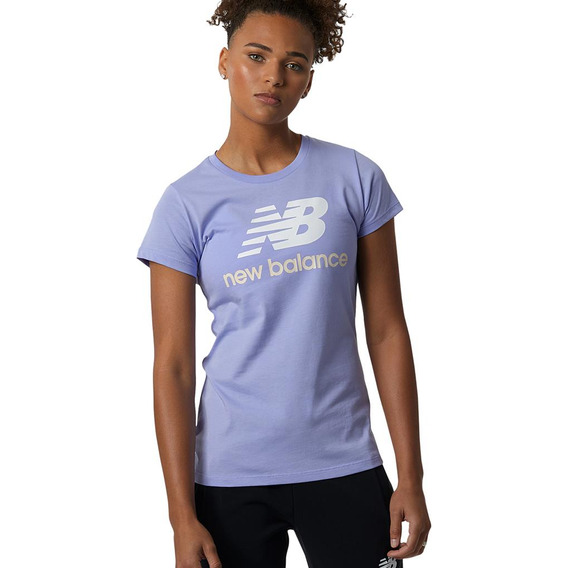 Remera New Balance De Dama - Essentials Stacked - Wt91546vvo