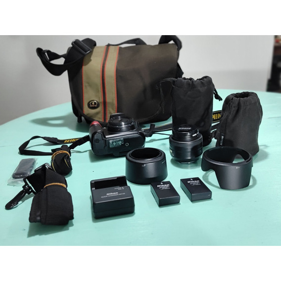 Cámara Reflex Nikon D5000 Kit 3 Lentes 3 Parasoles Y Bolso