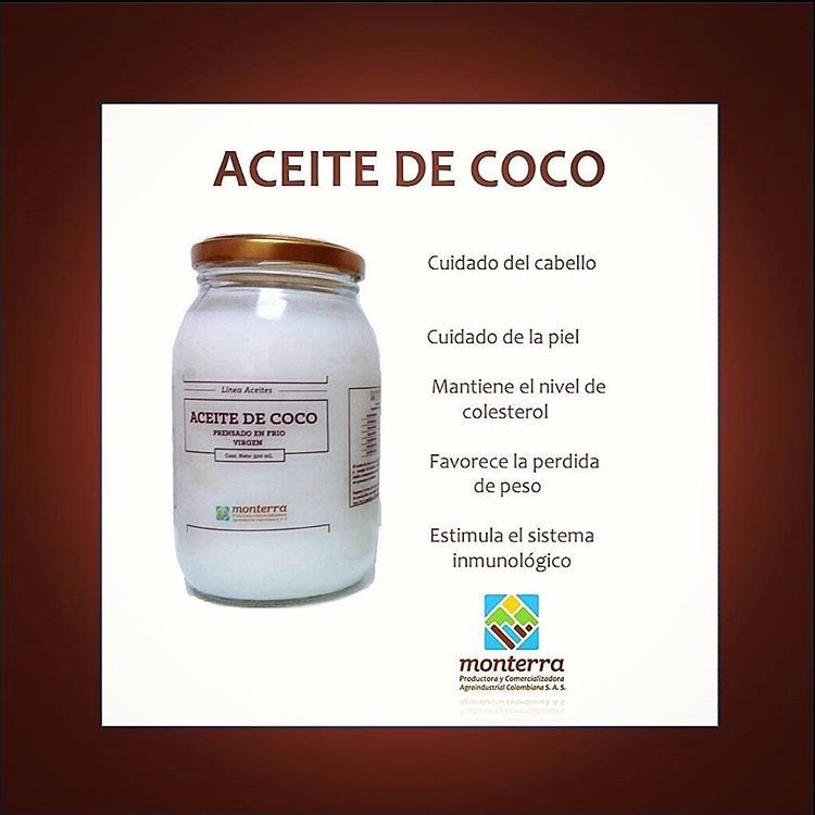 La máscara para los cabellos el aceite de bardana y el árbol de té