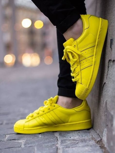 adidas amarillos superstar