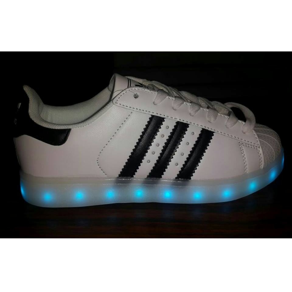 superstar adidas que alumbran