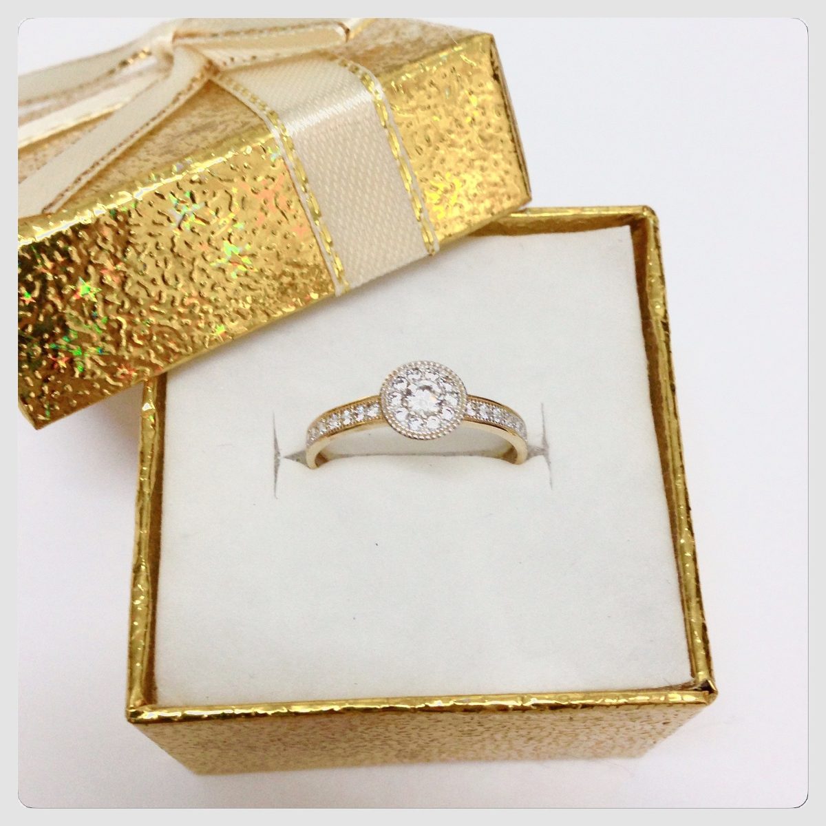 Anel Chuveiro De Brilhantes Preço Anel Chuveiro Pedra Lapidação Brilhantes Ouro 18k Noivado - R$ 675,00