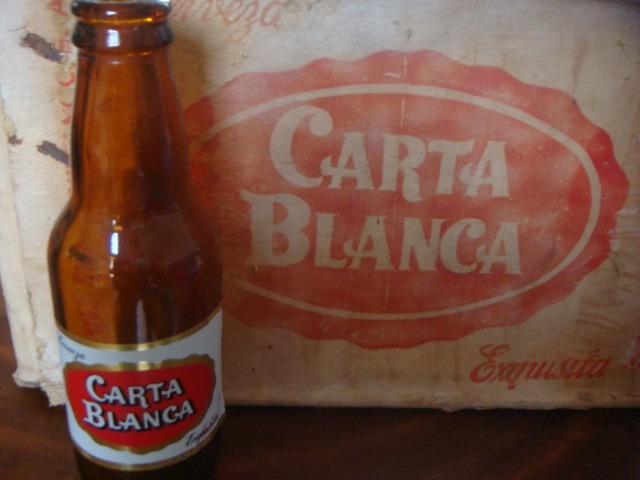 Antiguo Carton De Cerveza Carta Blanca Con 25 Botellas 