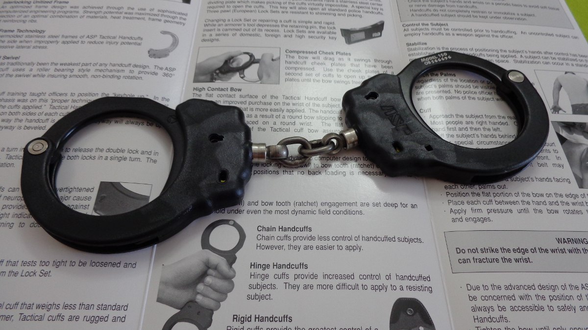 Asp Black Aluminium Handcuffs 56103 Chain Cuffs Made In Usa R 395,00 em Mercado Livre