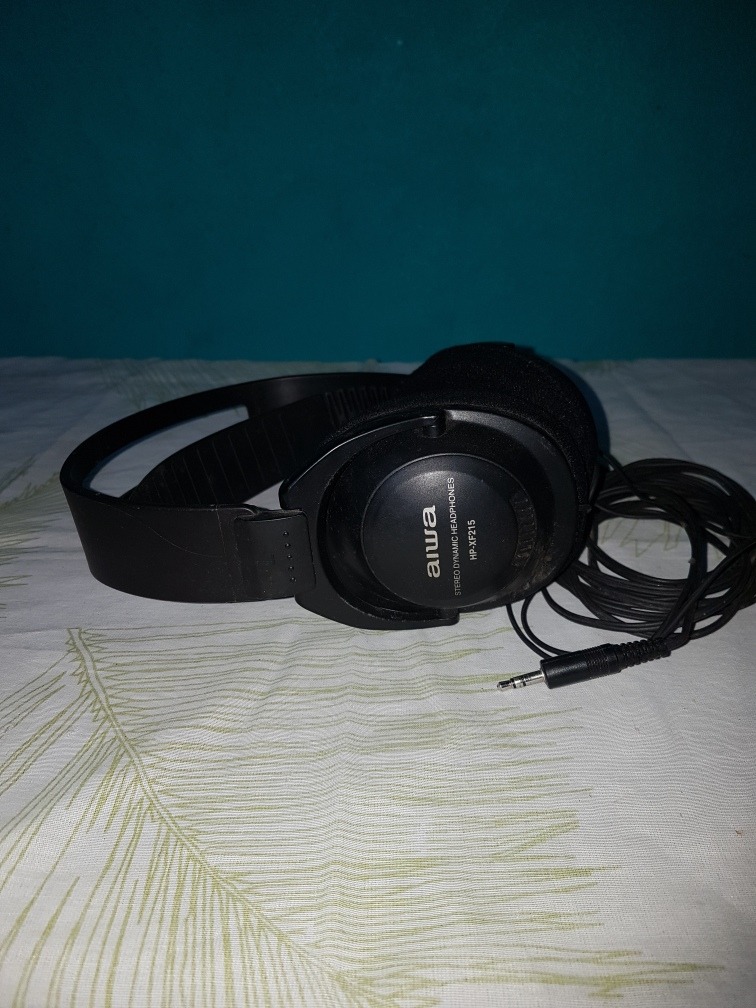 auriculares-aiwa-hp-xf215-stereo-dinamic-headphones-D_NQ_NP_976944-MLA26011253527_092017-F.jpg