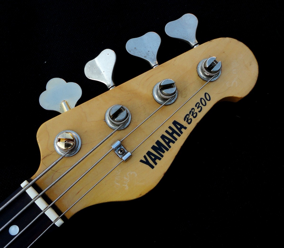 Bajo Electrico Yamaha 4 Cuerdas Bb300 $ 3 950 00 en