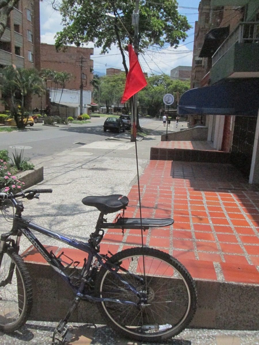 Los siete amar bicicleta para niños bandera banderín varilla con camisa divisible multicolor