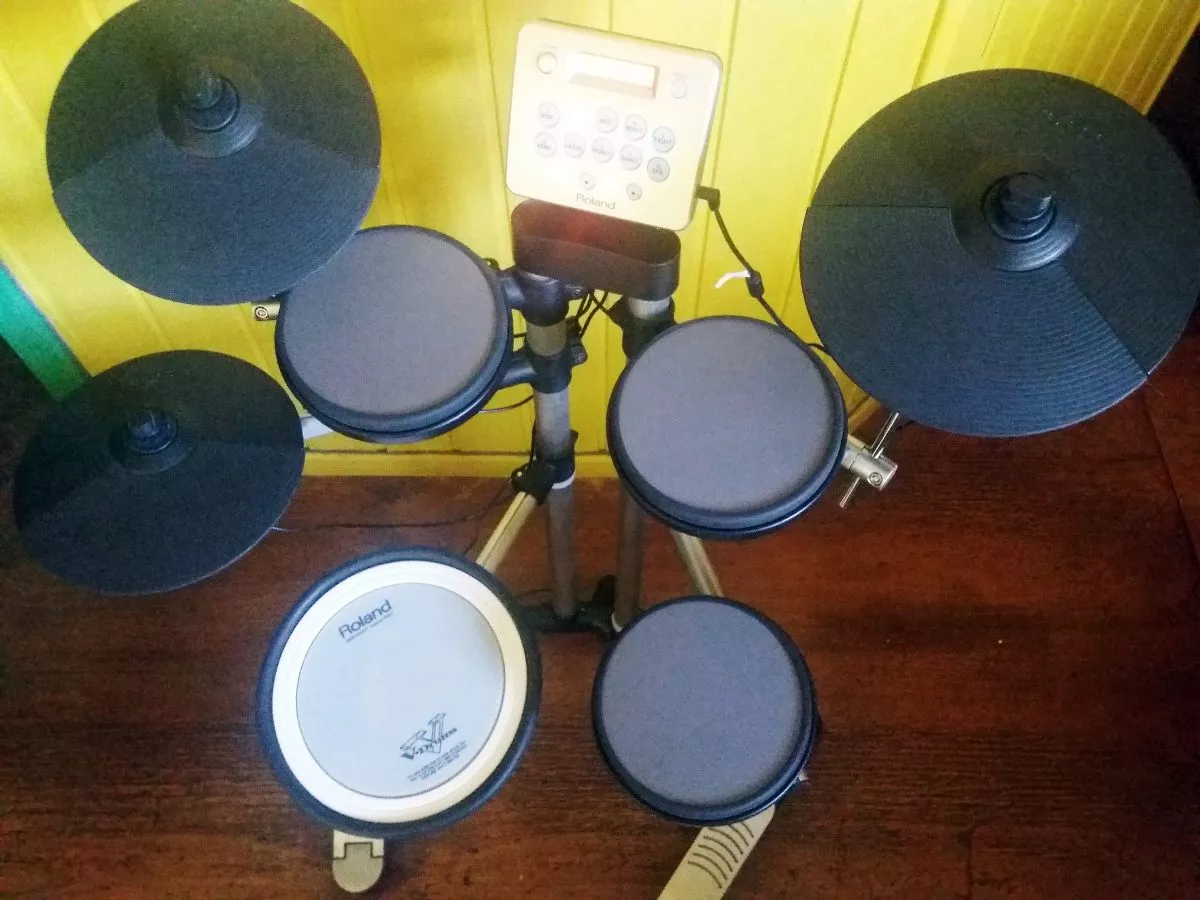 [Imagen: bateria-electronica-roland-hd3-v-drums-m...016-F.webp]