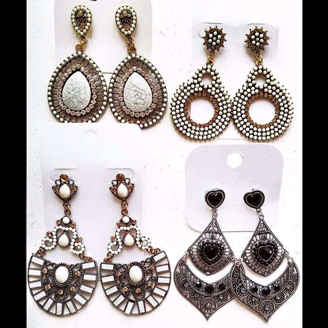 Lote C/10 Brincos Com Strass Bijuteria Atacado Varejo: R$ 16,00 Atacado: R$ 9,00 Faça login p/ comprar no atacado. Colocar na Sacola. Colar de metal dourado com pedra cristal e olho grego Fiuk. Varejo: R$ 44,00 Atacado: R$ 28,00 Faça login p/ comprar no atacado. Colocar na Sacola. Maxi brinco de metal prateado com strass cristal Pimp.